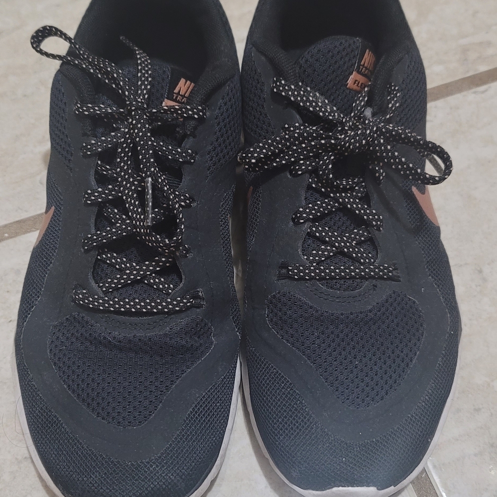 Nike Athletic Training Shoes Lightweight Comfort